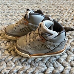 Jordan Spizike Wolf Grey and metallic bronze